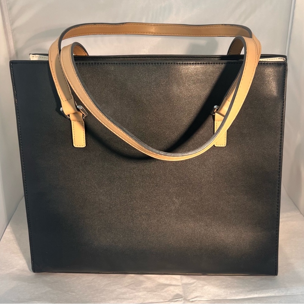 Calvin Klein Leo Smooth PU Novelty East/West Boxy Large Tote. NWT - Picture 7 of 8